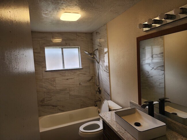 Building Photo - 715 Beechbend Dr