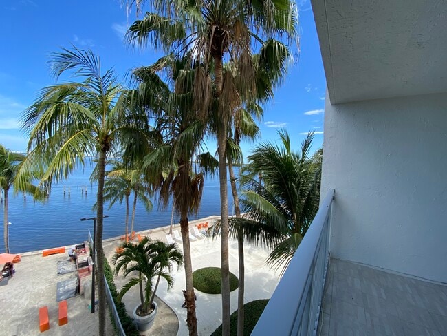 Building Photo - 750 NE 64th St