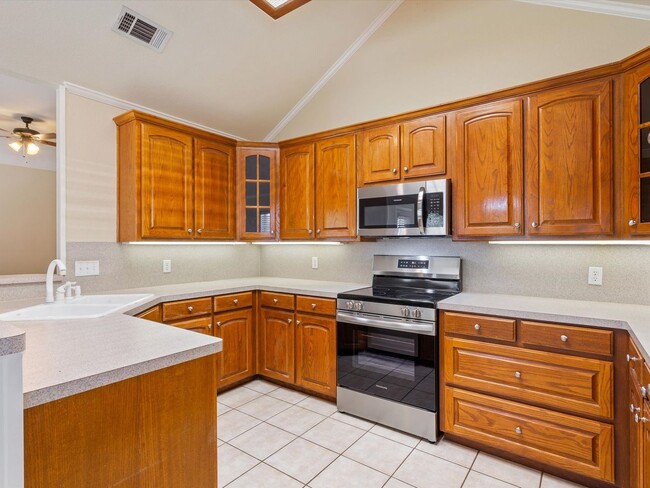 Building Photo - 912 Pawnee Trail