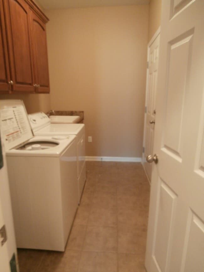 Building Photo - Fountain Crest Subdivision