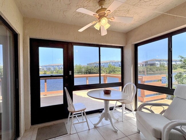 Building Photo - Two-Bedroom Lakeview Condo in Winterset Co...