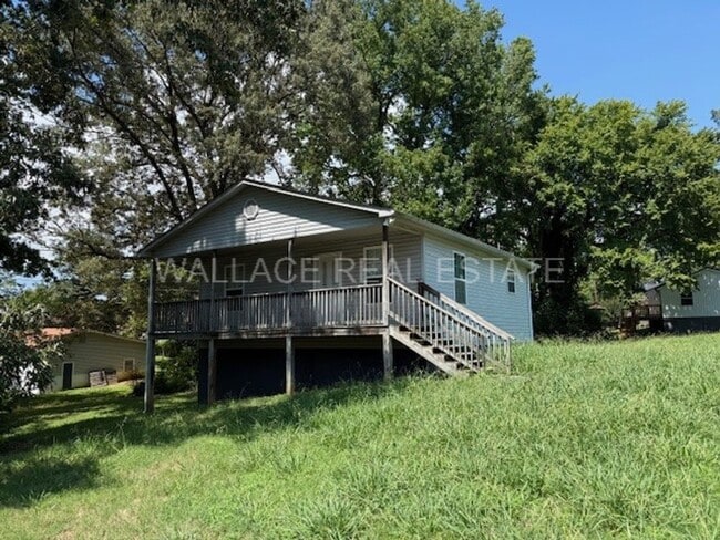 Building Photo - SOUTH KNOX CHARMER ...  2 BEDROOM AND 1 BATH