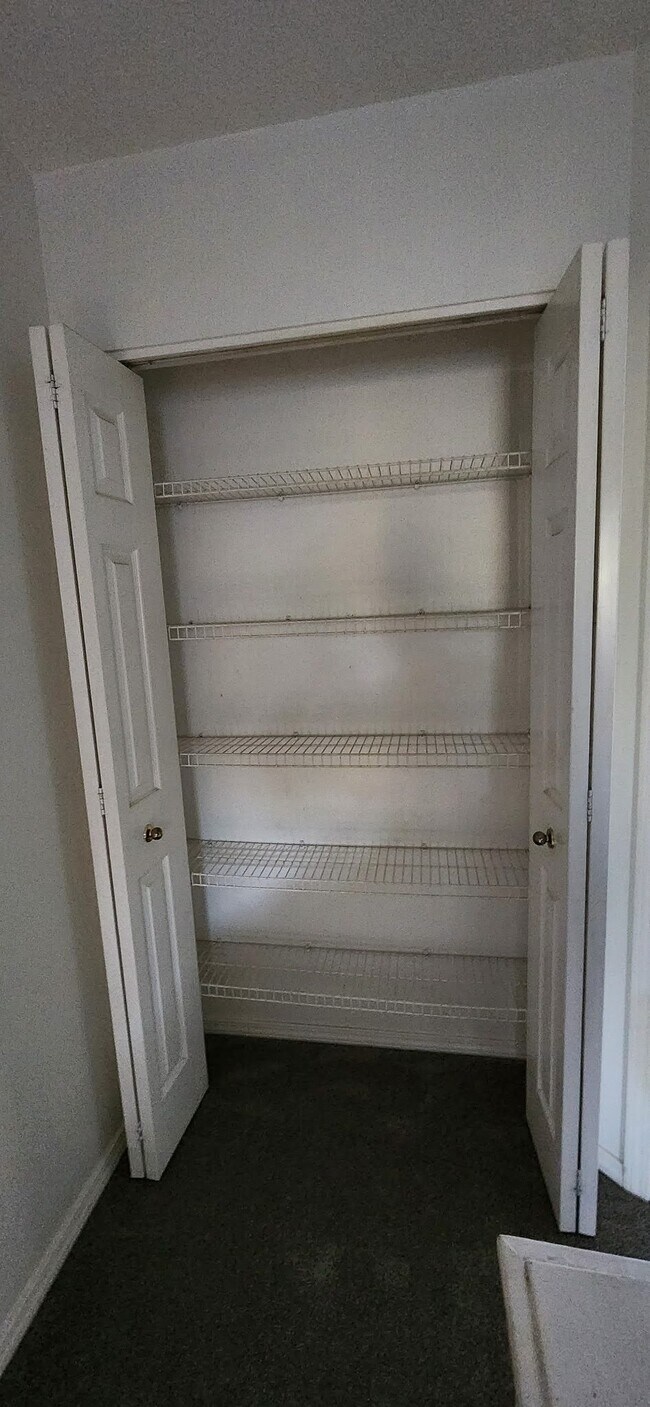 Building Photo - 12331 SE Whitcomb Dr.