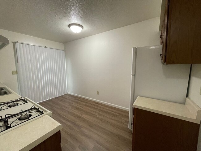 Building Photo - 521-F S Silverwood Lane