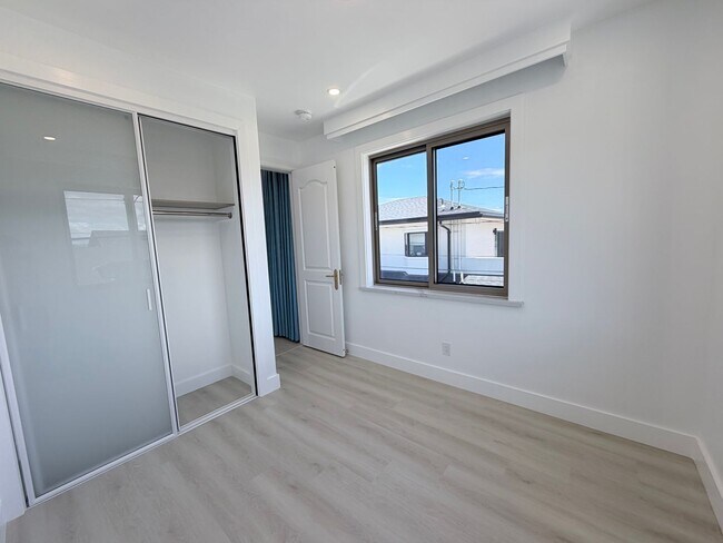 Building Photo - 1335 9th Ave