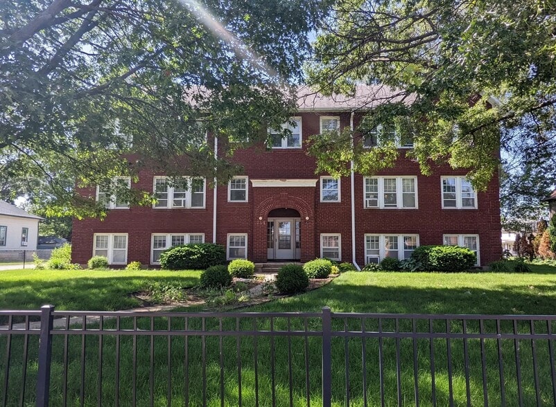 Primary Photo - 741 Melrose Ave