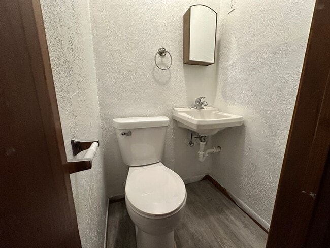 Building Photo - Updated 2 bedroom in Rockwell City $780
