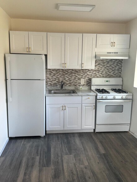 2 bedroom $1700 - 27 Hillside Ave