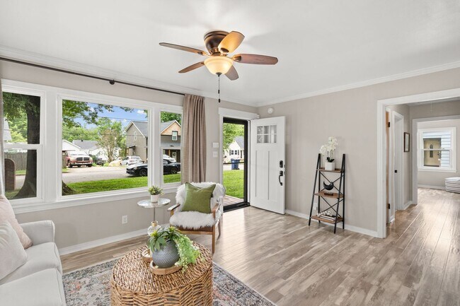 Building Photo - Beautiful home just north of downtown Columbia. Located on a quiet street. 3 Bed 1 Bath. Availabl...