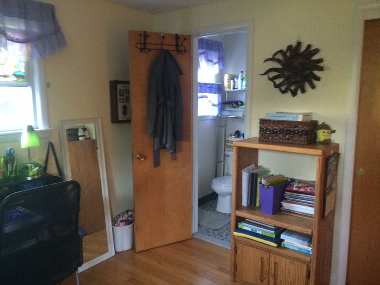 Building Photo - 301 Roosevelt Ave