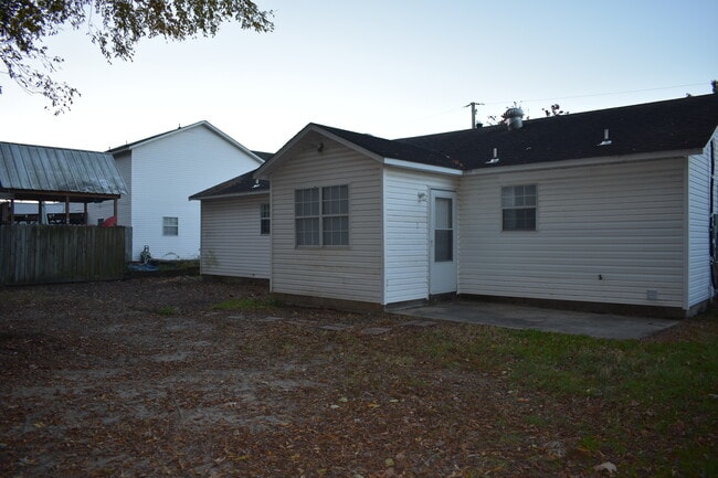 Building Photo - 3608 Shelby Dr