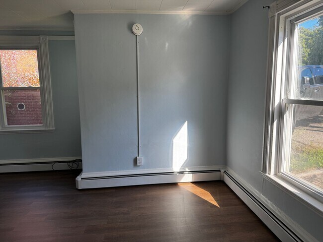 Building Photo - Spacious 3 Bedroom, 1.5 Bath House for Rent in Brewer