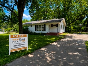 Building Photo - 3BR- 1.5BA house with large yard- with move in special for July!