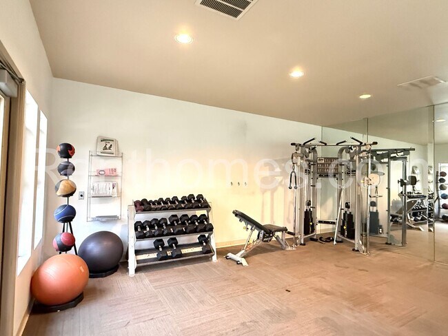 Building Photo - 11553 Westview Pkwy