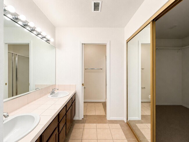 Building Photo - 68412 Descanso Cir