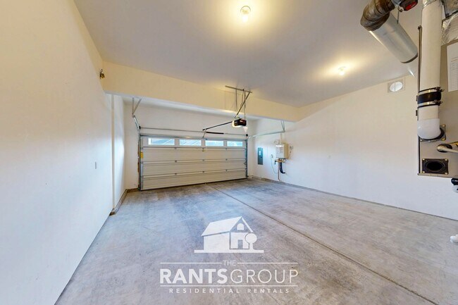 Building Photo - Modern 3-Bed Home in Steilacoom Ridge w/ A...
