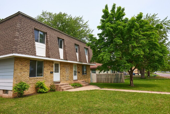 Front - 1353 15th Ave S