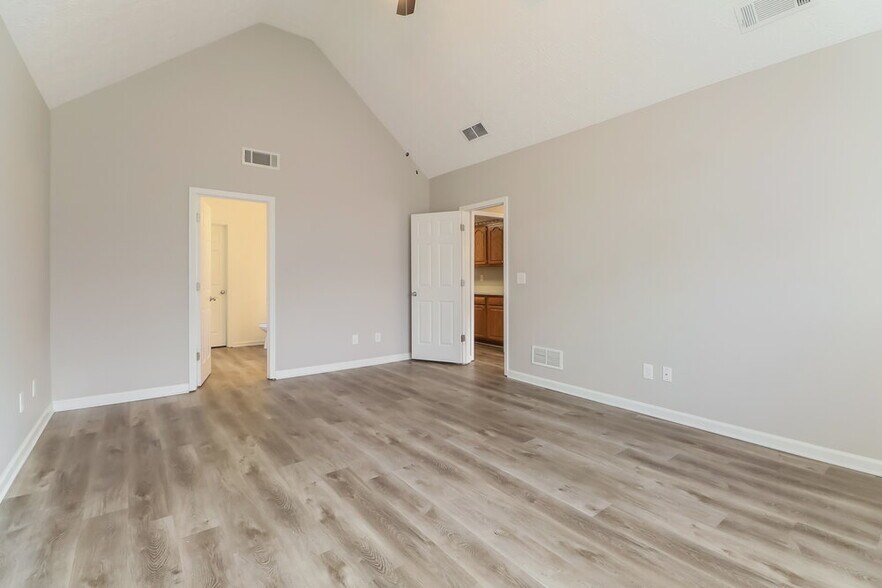Building Photo - 215 Trelawney Pl
