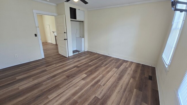 Building Photo - Short Term Lease at $1200/month- Pre-Leasing for Fall at $1900/month [Olympia]