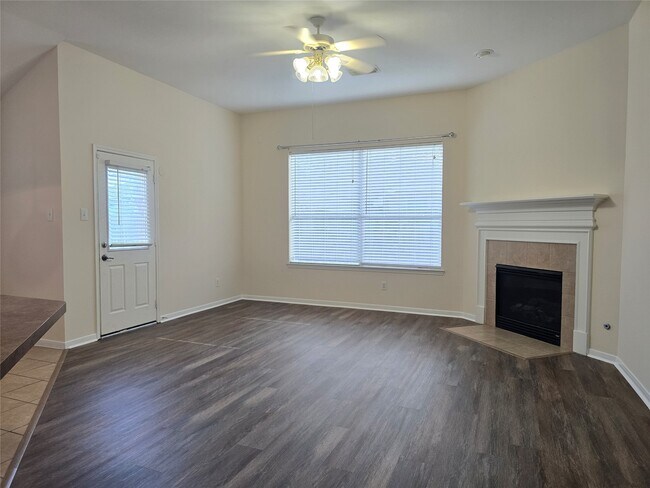 Building Photo - 2706 Courtyard Ln