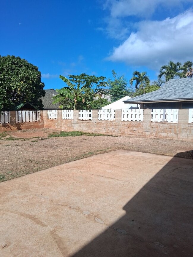 Building Photo - 3 bdroom, 2.5 bath