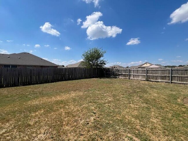 Building Photo - Charming home in Midway ISD.