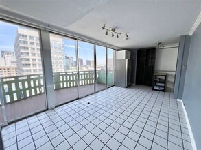 Building Photo - 2016 Main St