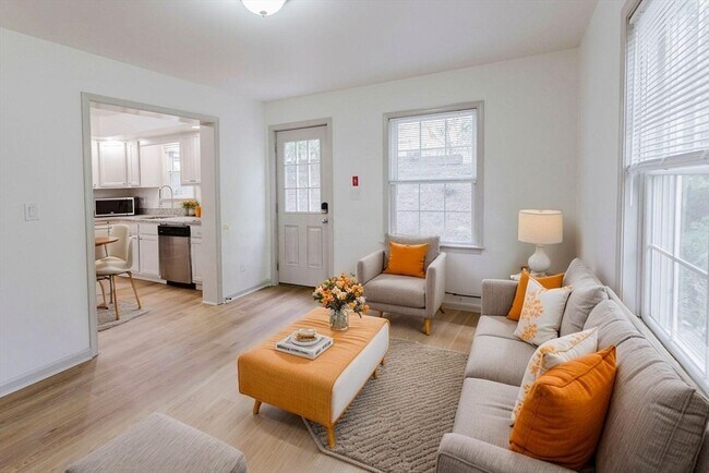 Building Photo - 2593 Washington St