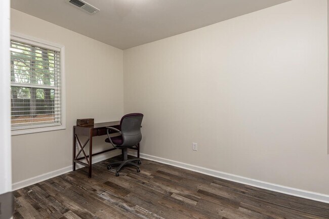 Building Photo - 65 Cleer Ave