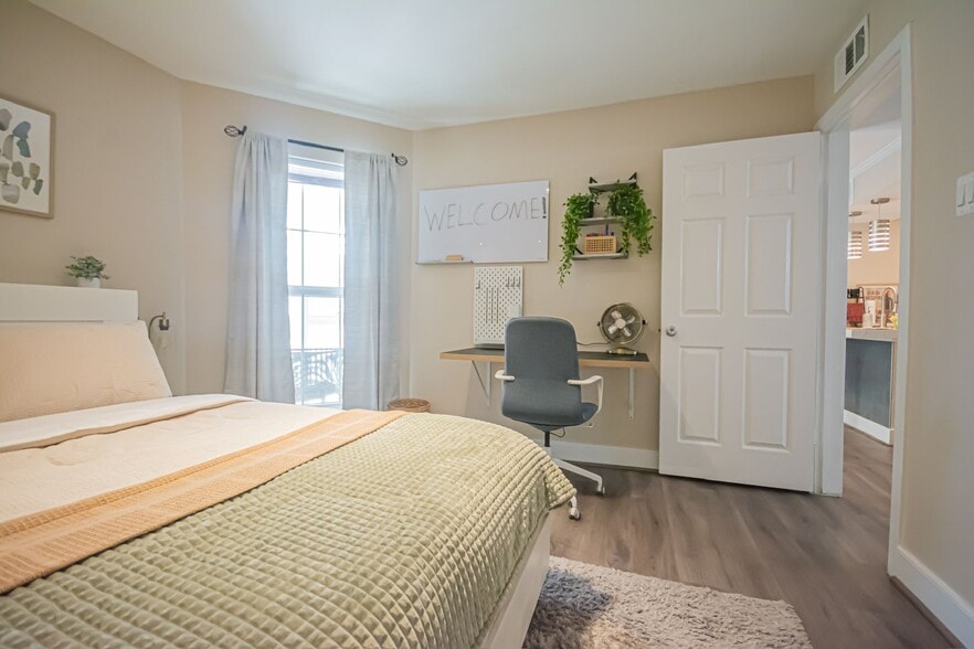 Building Photo - 1504 Lincoln Way