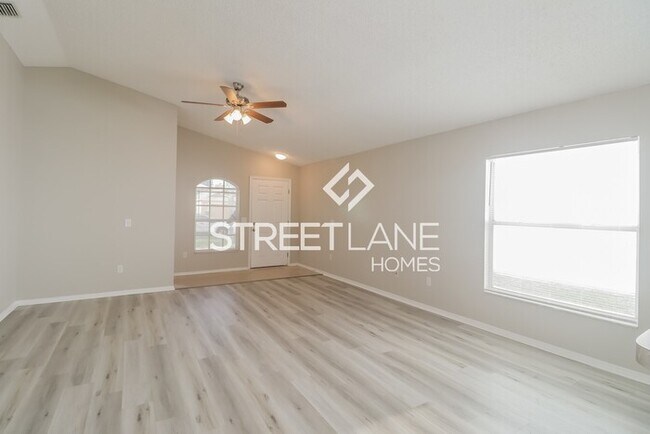 Building Photo - ONE MONTH FREE!!