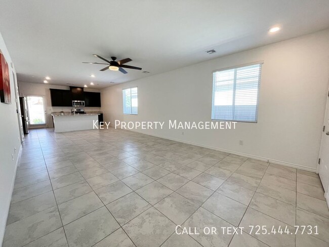 Building Photo - 3 Bedroom, 3 Bath Single Story beauty Buil...