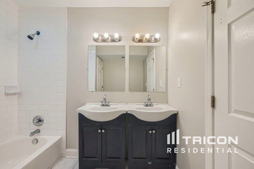 Building Photo - 7404 Park Dr