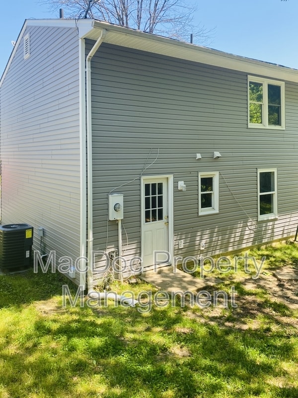 Building Photo - 298 Red Oak Dr