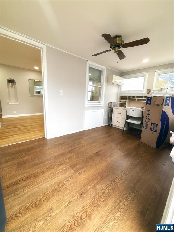 Building Photo - 904 5th St