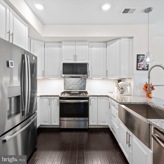 Building Photo - 44674 Provincetown Dr