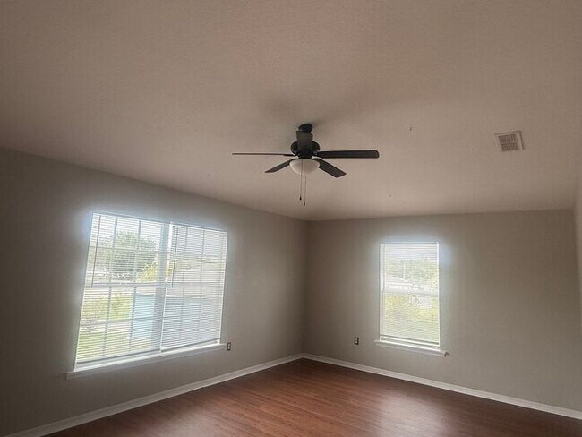 Building Photo - LARGE Single family home in Poinciana