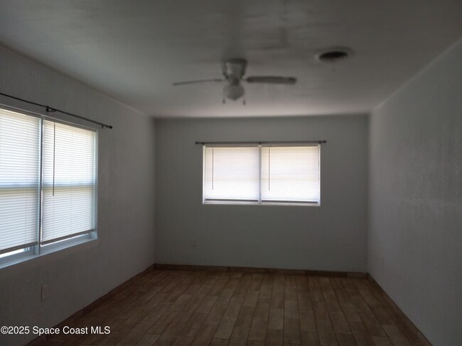 Building Photo - 231 N Plumosa St