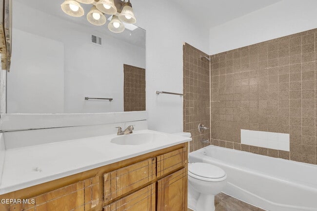 Building Photo - 3019 E Glen Dr