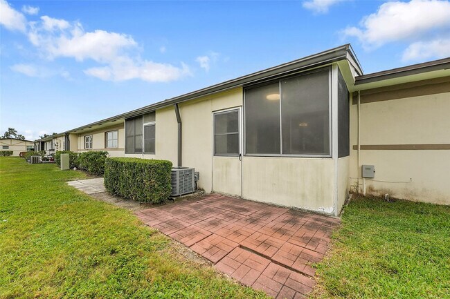 Building Photo - 2769 Ashley Dr W