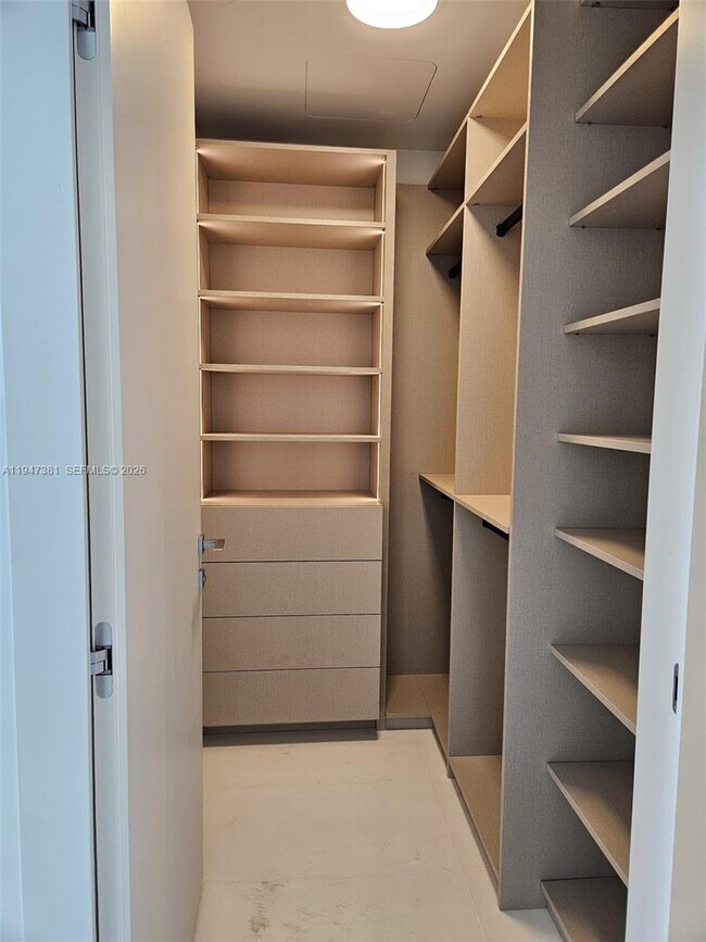 Building Photo - 300 Biscayne Blvd Way