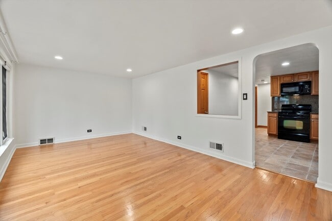 Building Photo - 5239 S Rutherford Ave