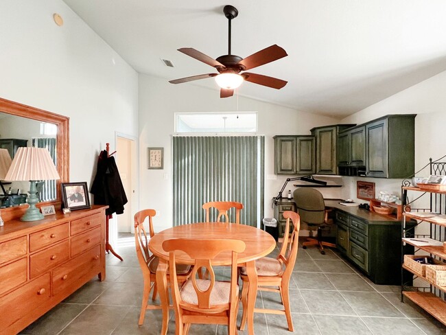 Building Photo - Custom home in the heart of Fort Walton Be...