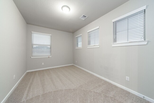 Building Photo - 8706 Fox Trail Dr