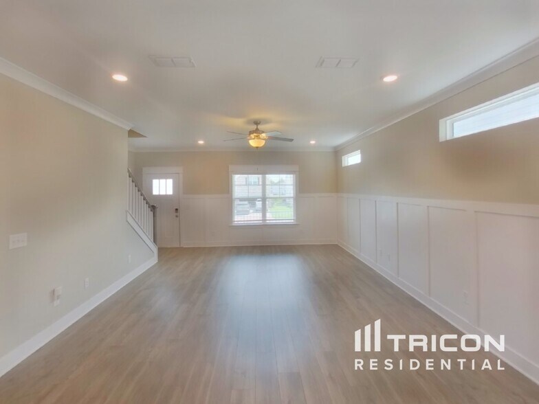Building Photo - 1470 Cotillion Dr