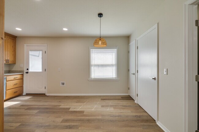 Building Photo - 2416 NW 40th St