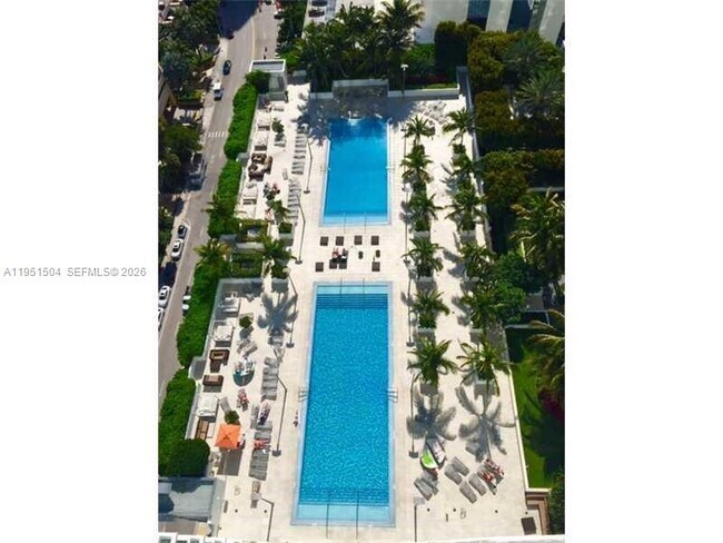 Building Photo - 950 Brickell Bay Dr