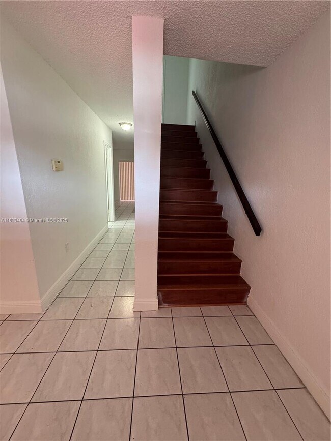 Building Photo - 921 W 80th Pl