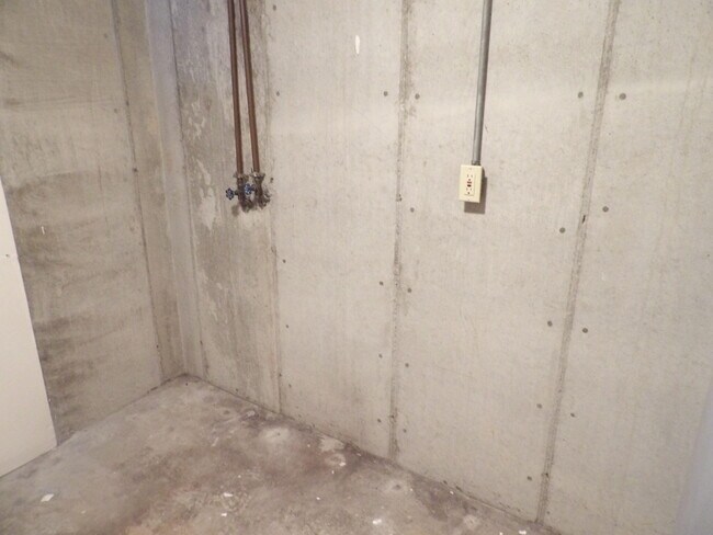 Building Photo - 65 Ashwood Ct