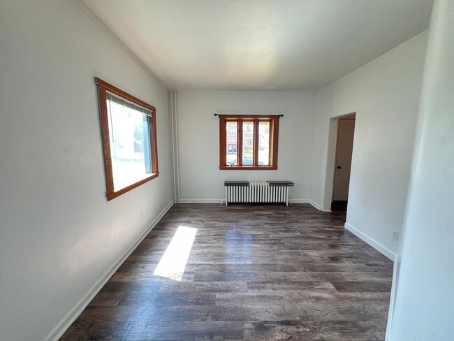 Building Photo - AVAILABLE JUNE - 4 Bed 2 Bath w/ Bonus Room & Garage